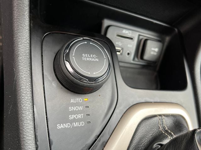 2016 Jeep Cherokee Altitude