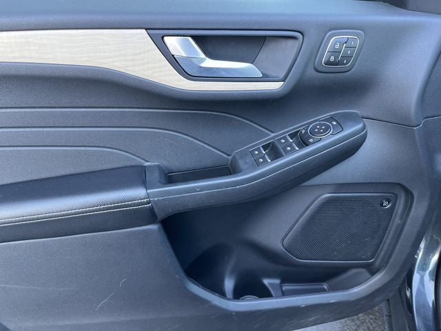 2022 Ford Escape Titanium Hybrid