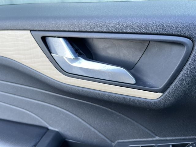 2022 Ford Escape Titanium Hybrid