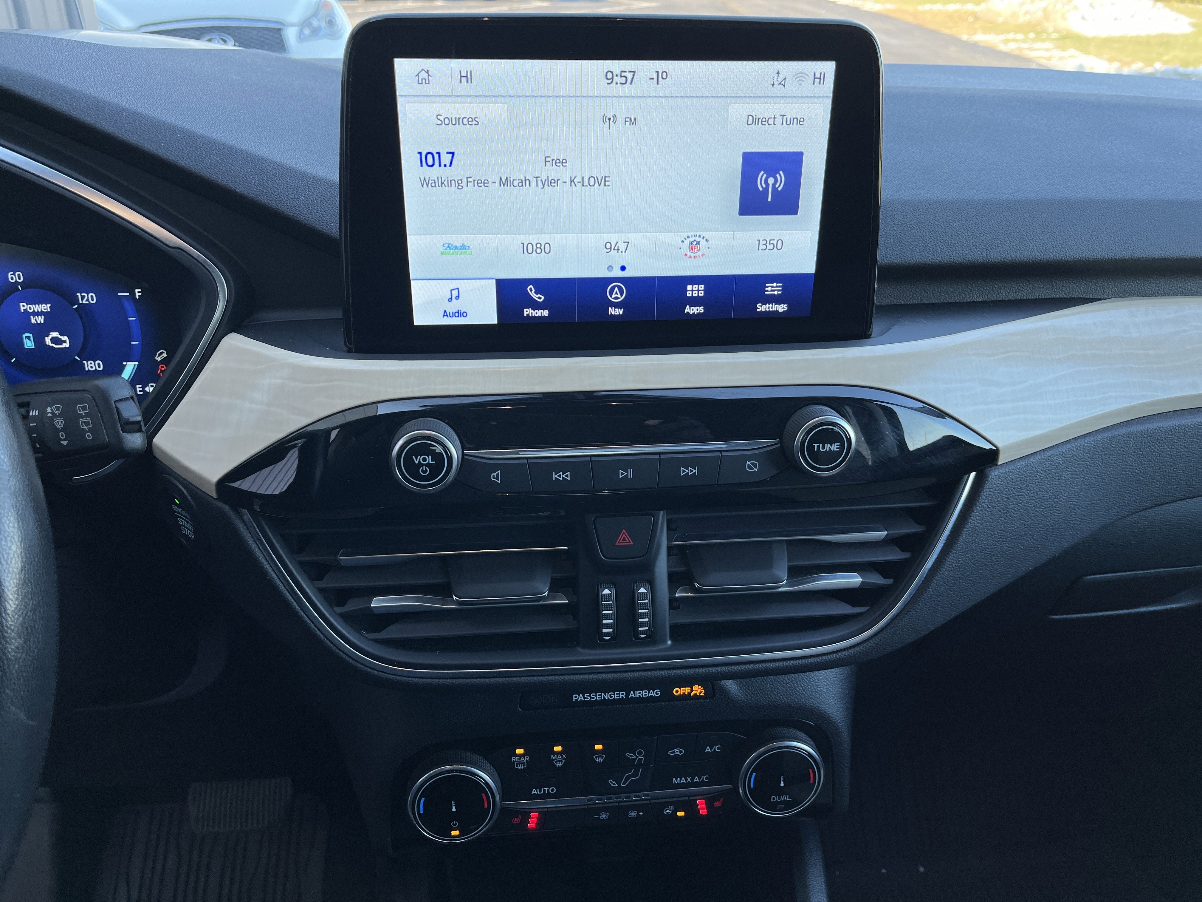 2022 Ford Escape Titanium Hybrid