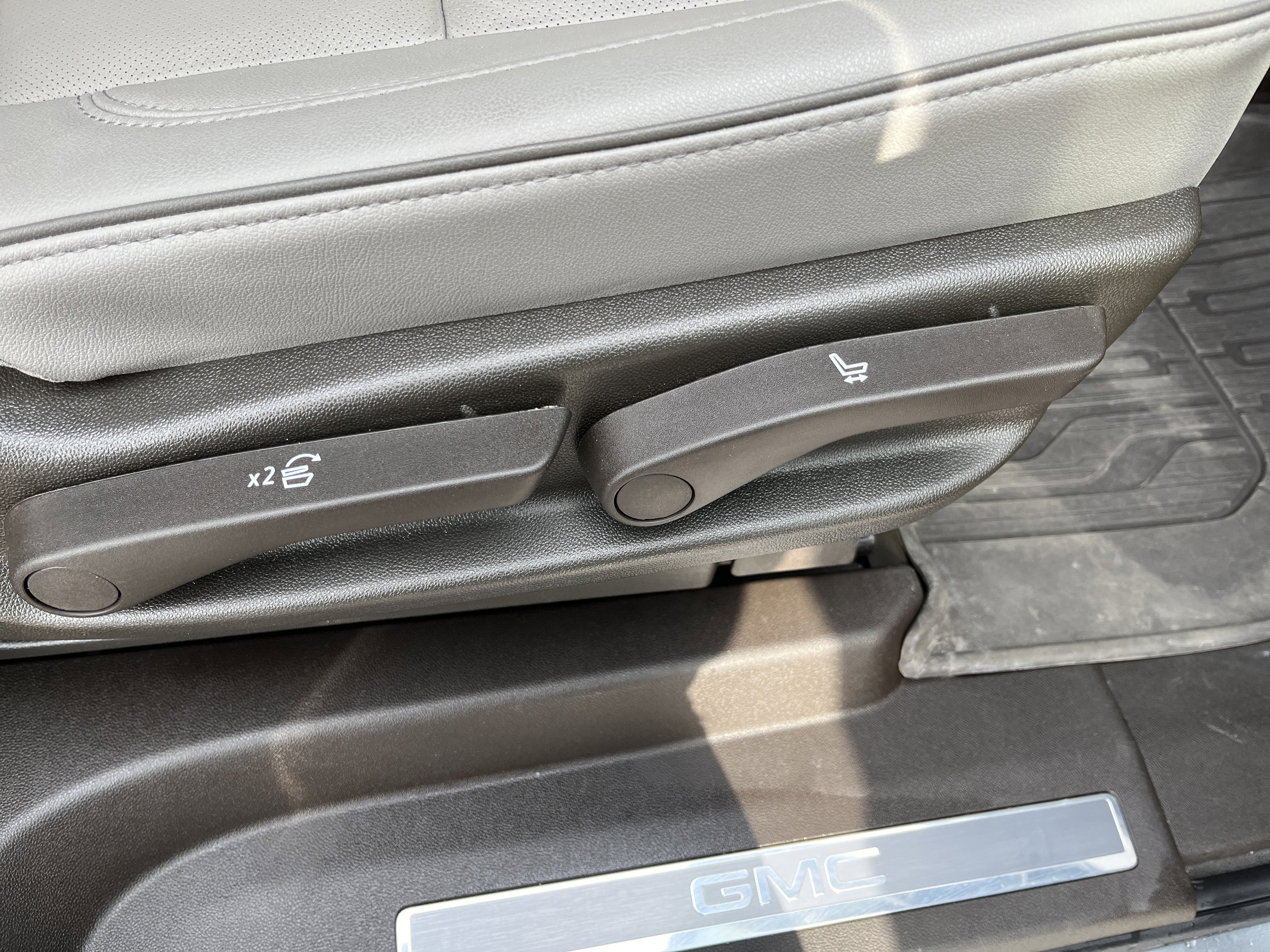 2024 GMC Yukon XL SLT