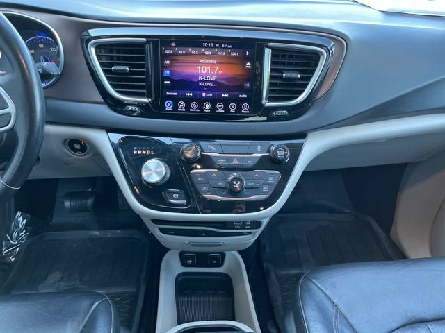 2017 Chrysler Pacifica Touring-L Plus