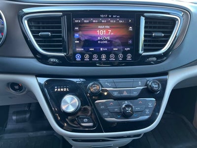 2017 Chrysler Pacifica Touring-L Plus