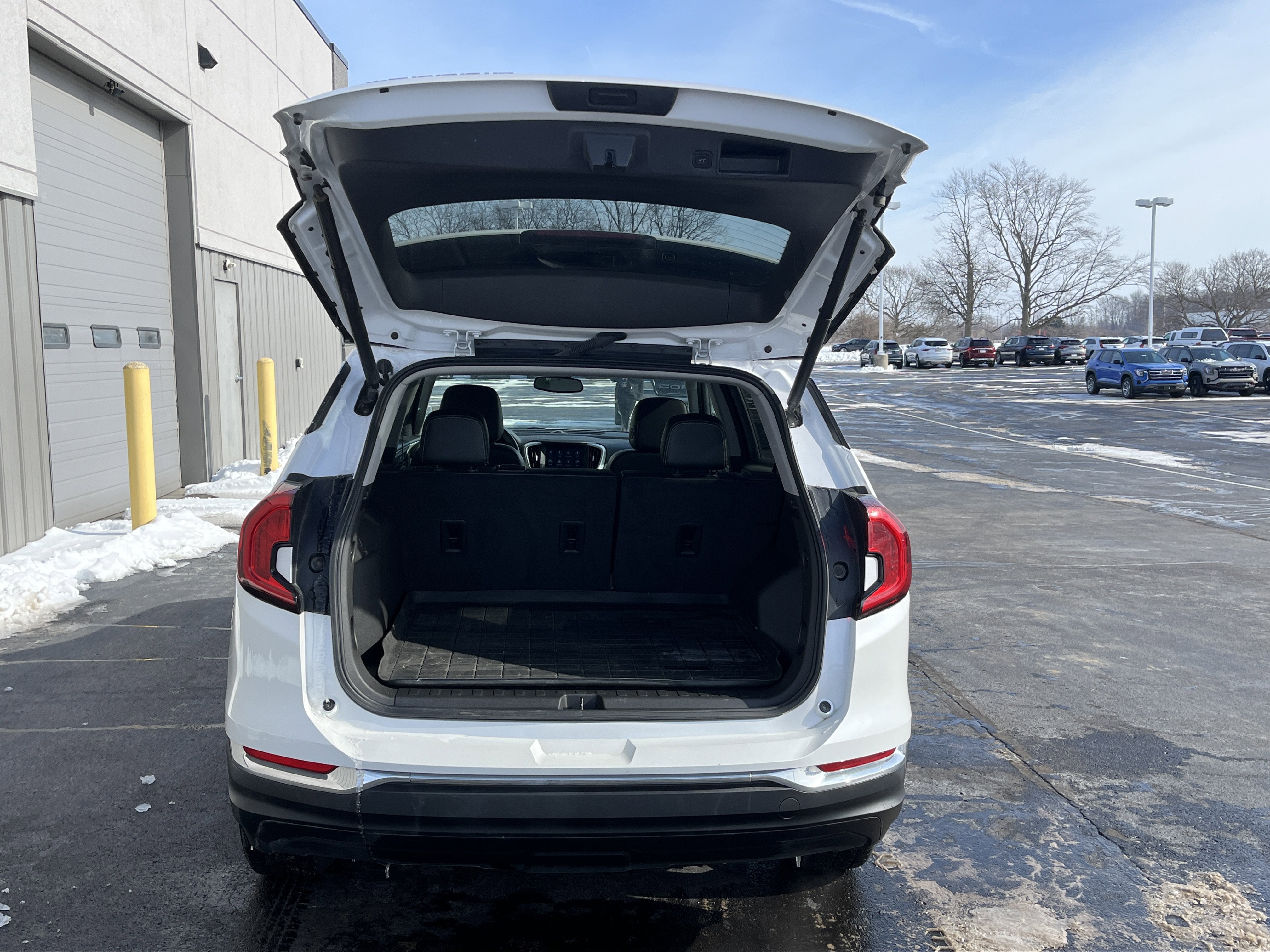 2023 GMC Terrain SLT