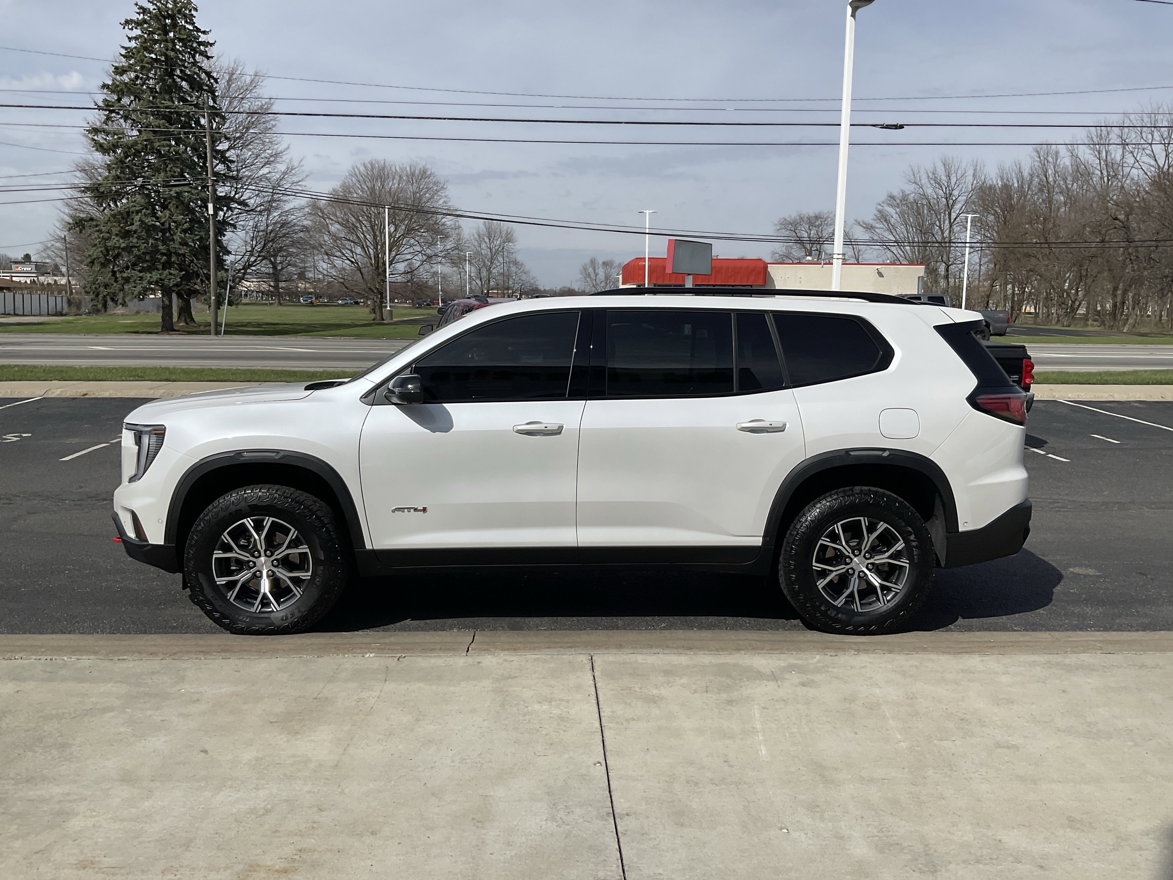 2024 GMC Acadia AT4