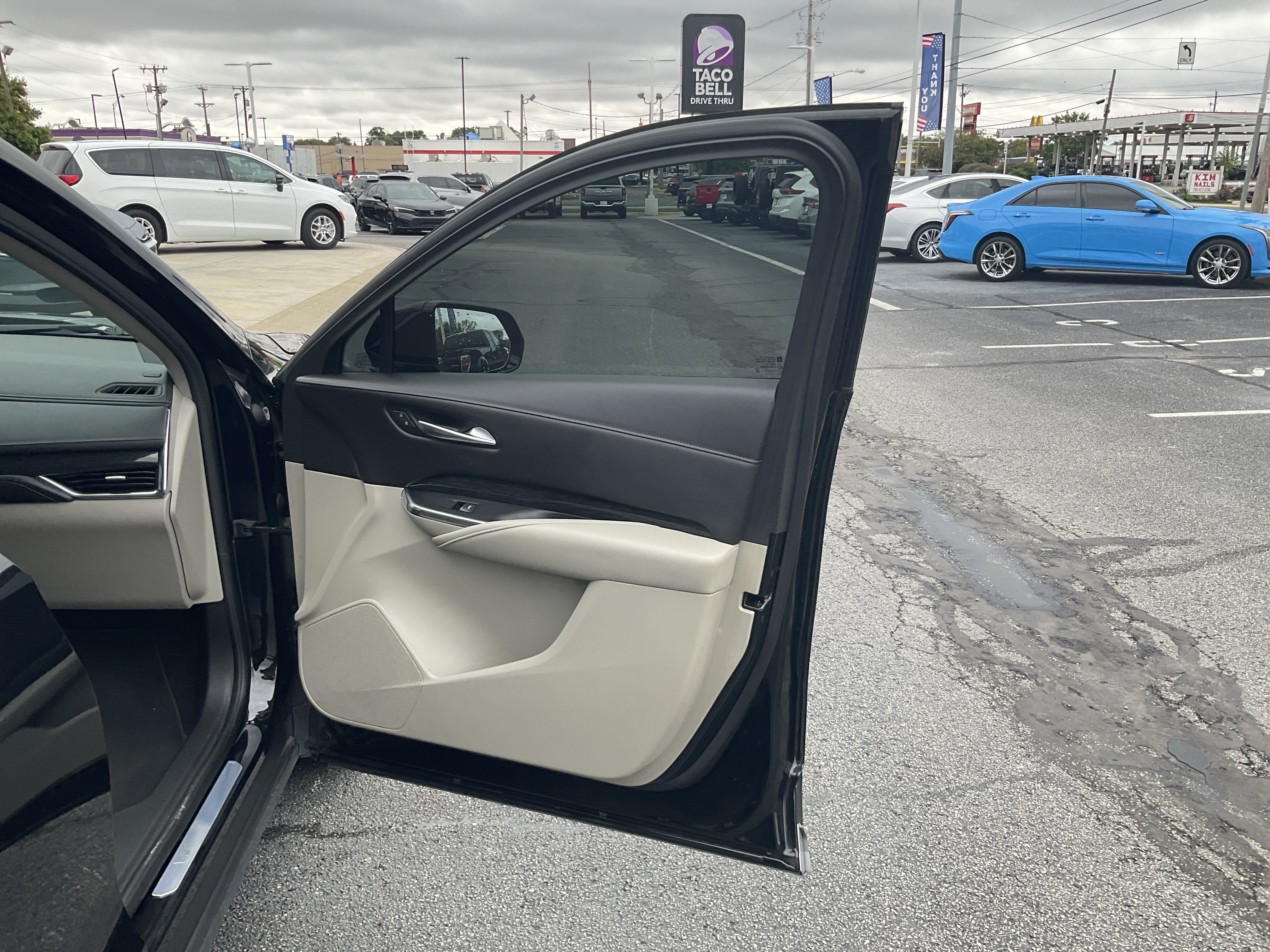 2022 Cadillac XT4 Premium Luxury