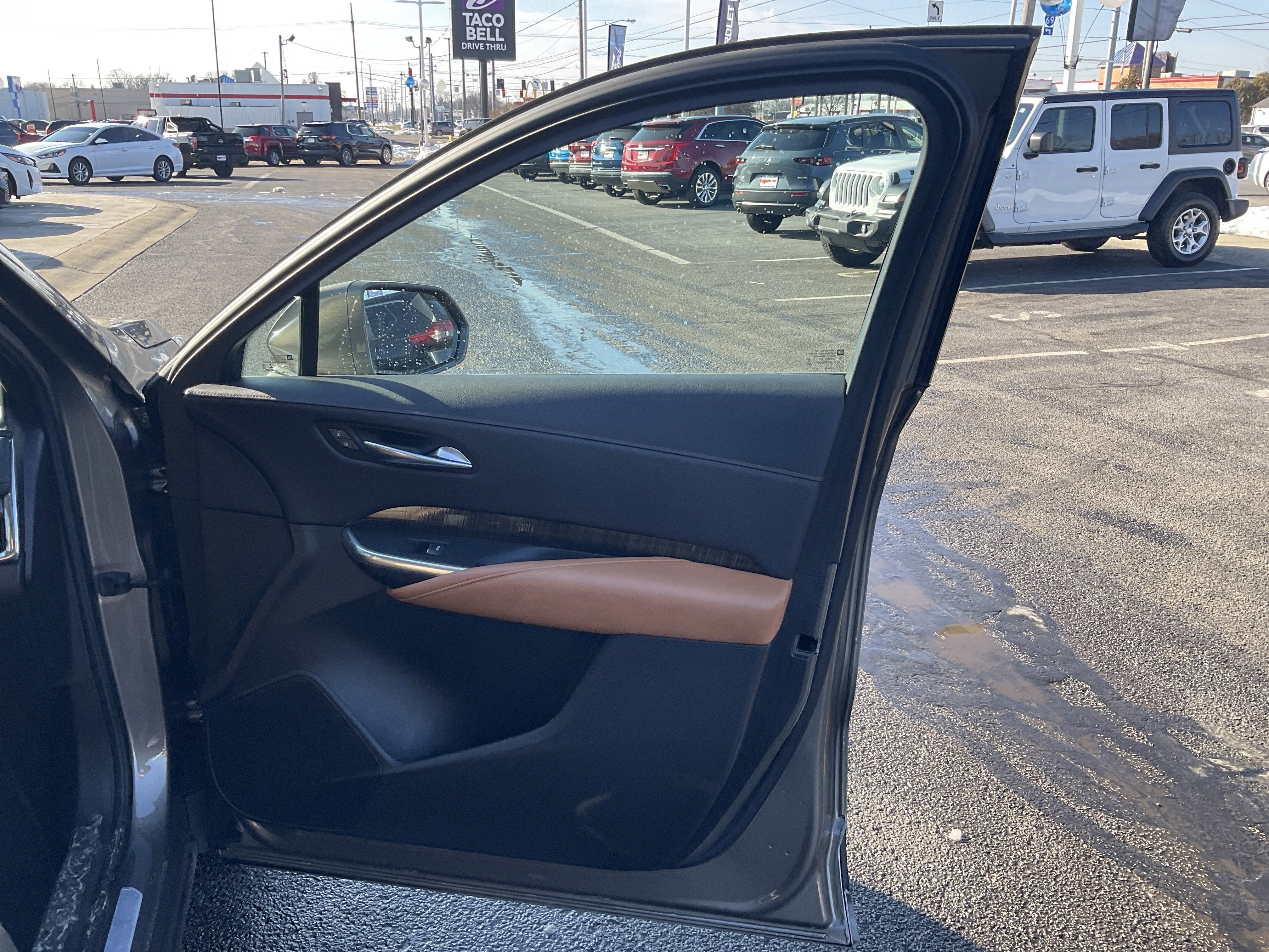 2020 Cadillac XT4 Premium Luxury