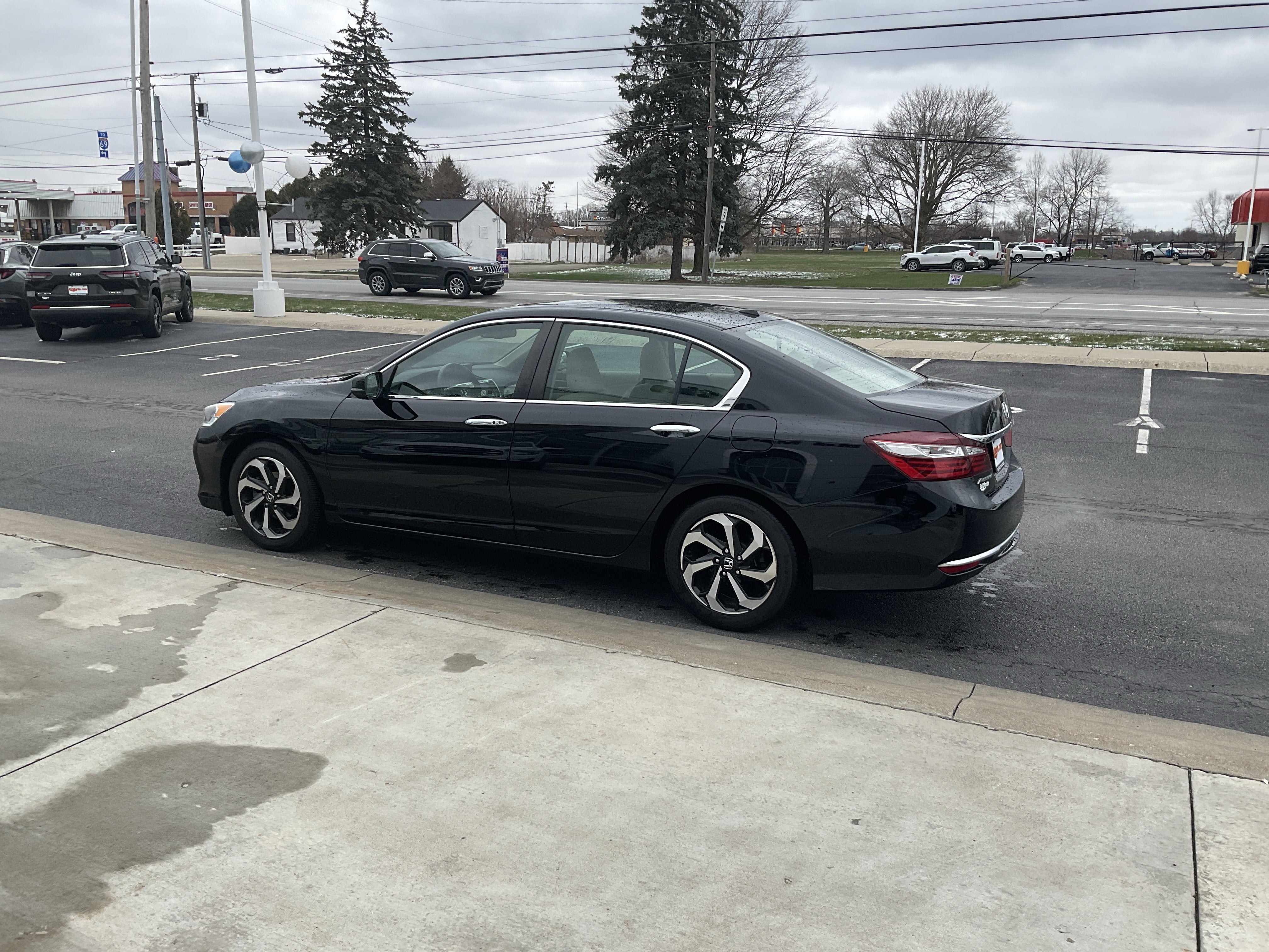 2017 Honda Accord EX-L w/Navigation and Honda Sensing