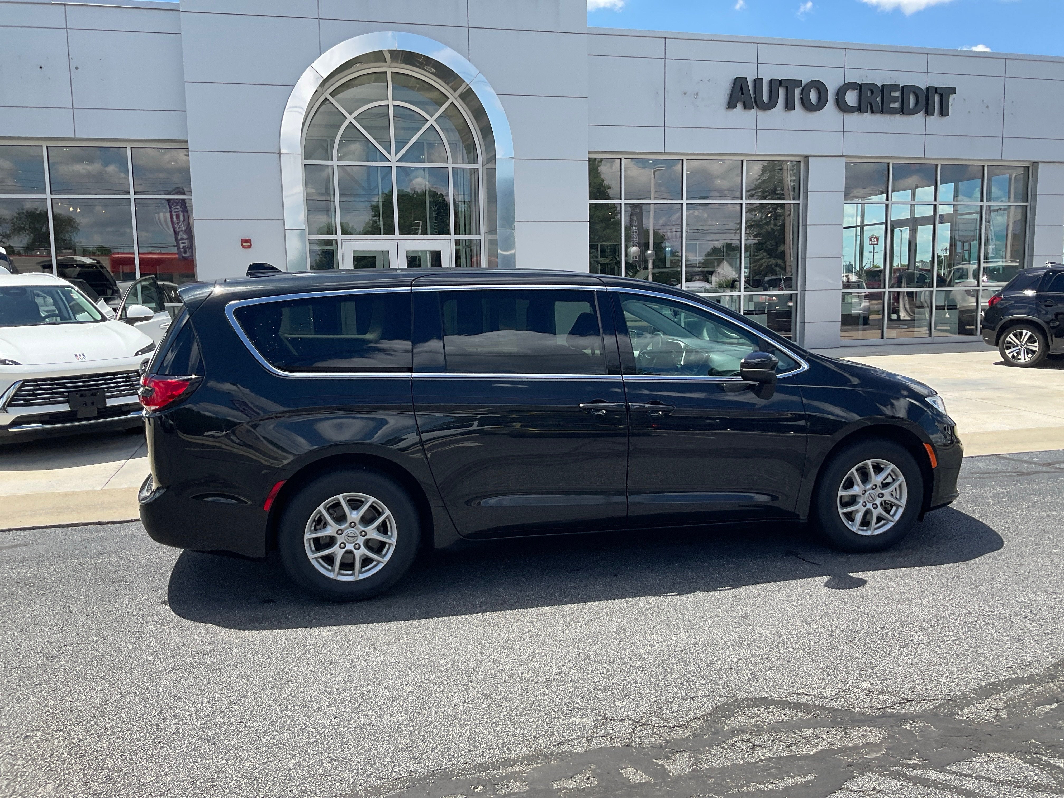2023 Chrysler Pacifica Touring L