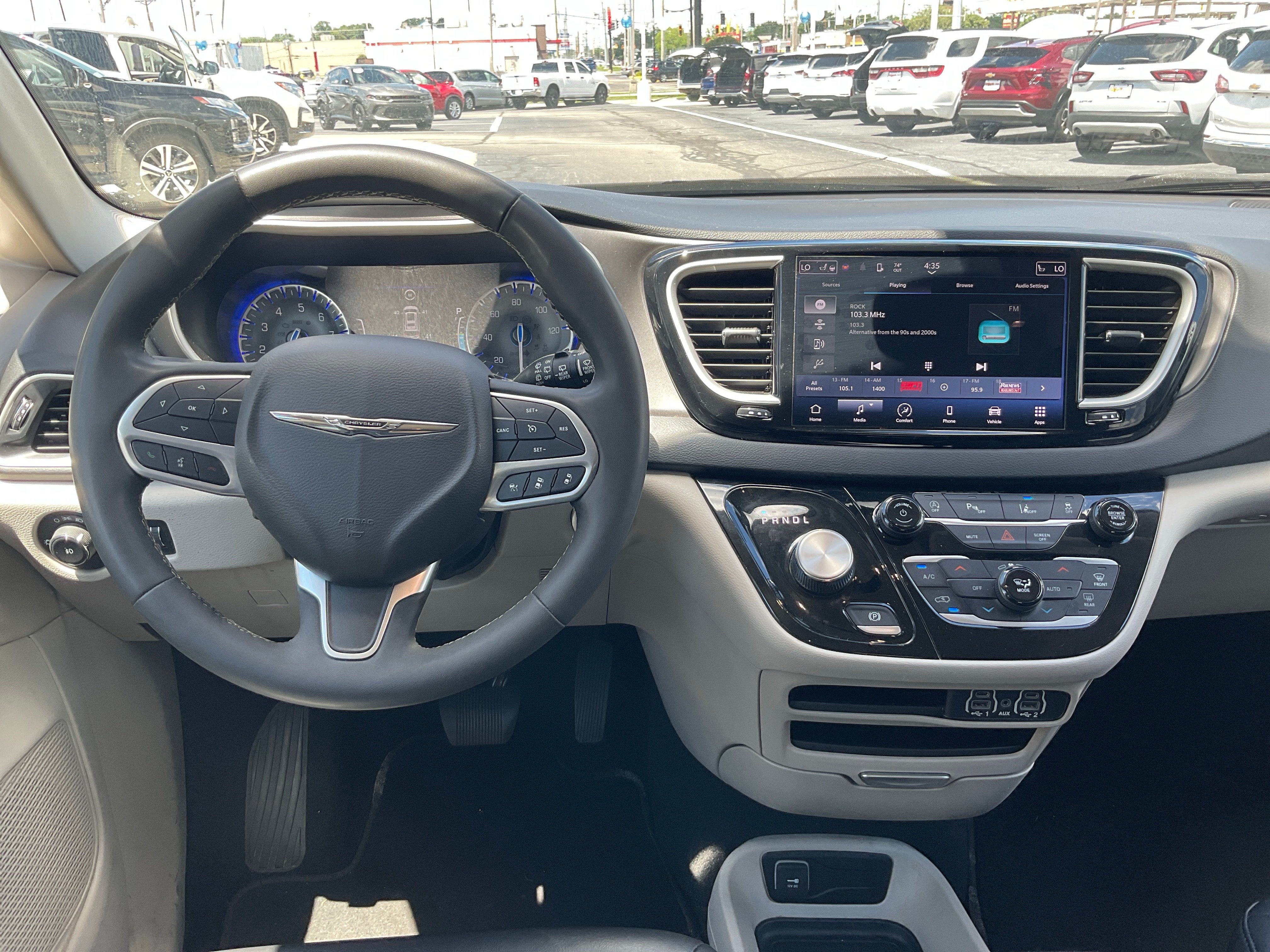 2023 Chrysler Pacifica Touring L
