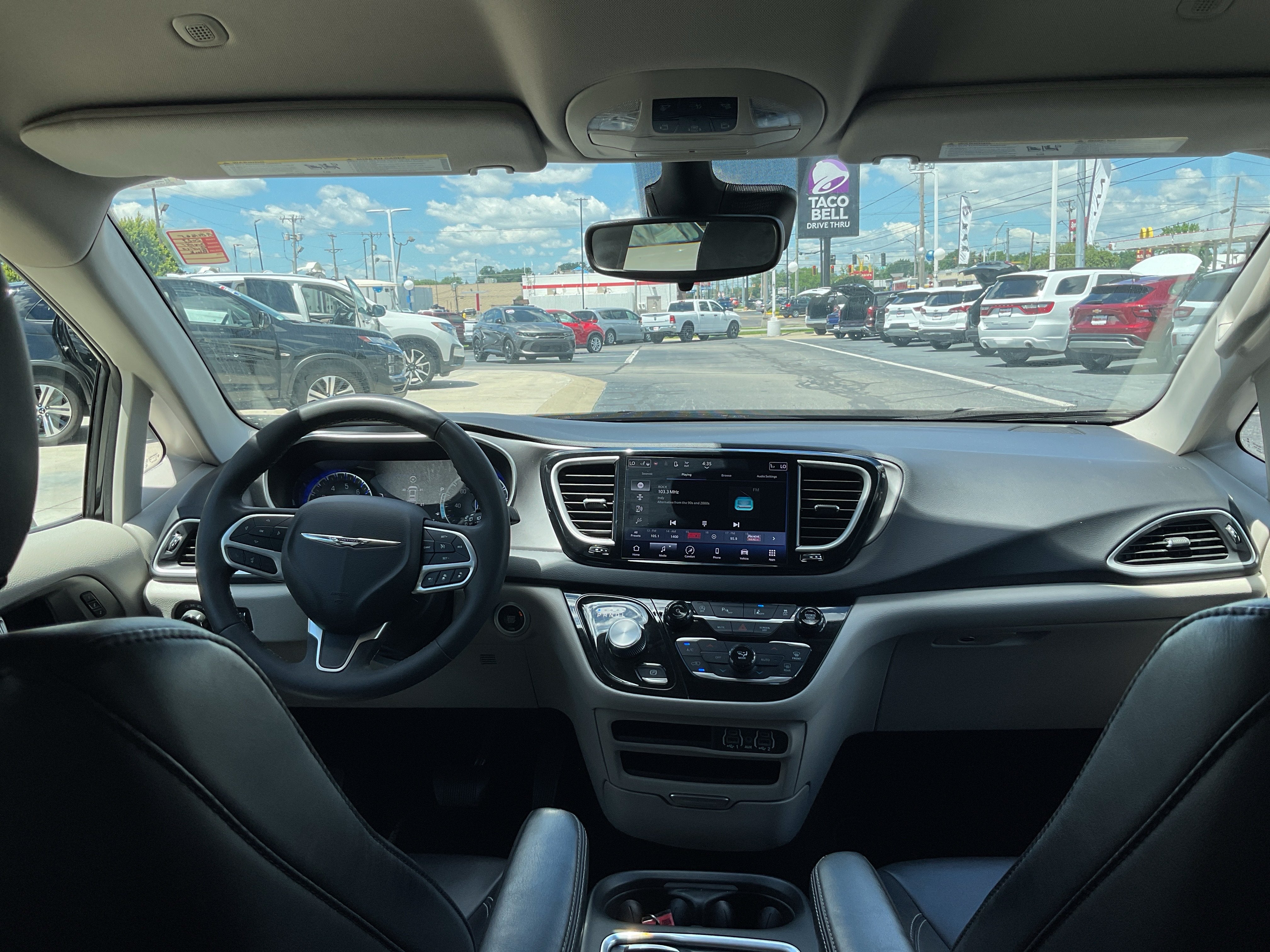 2023 Chrysler Pacifica Touring L