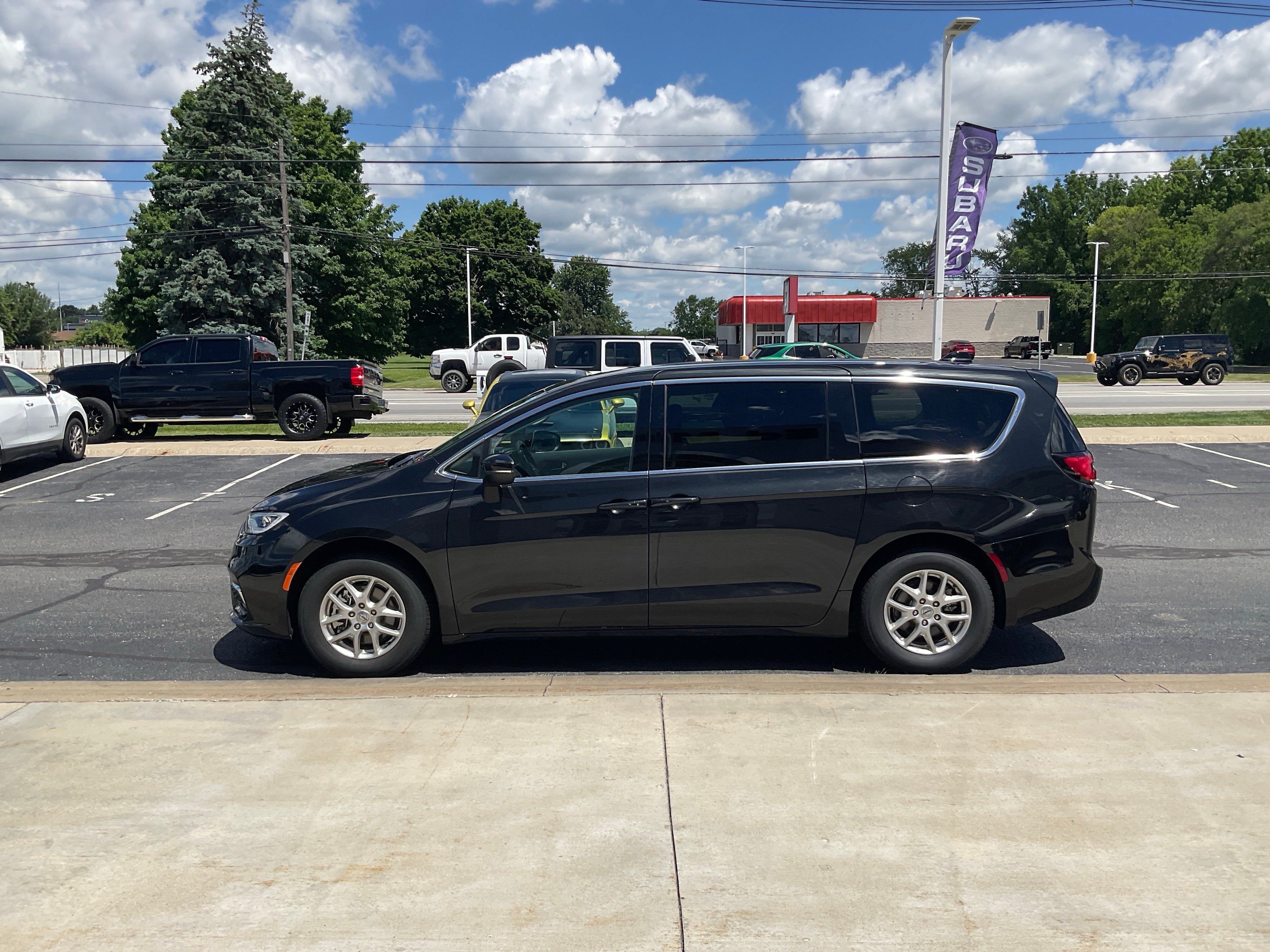 2023 Chrysler Pacifica Touring L