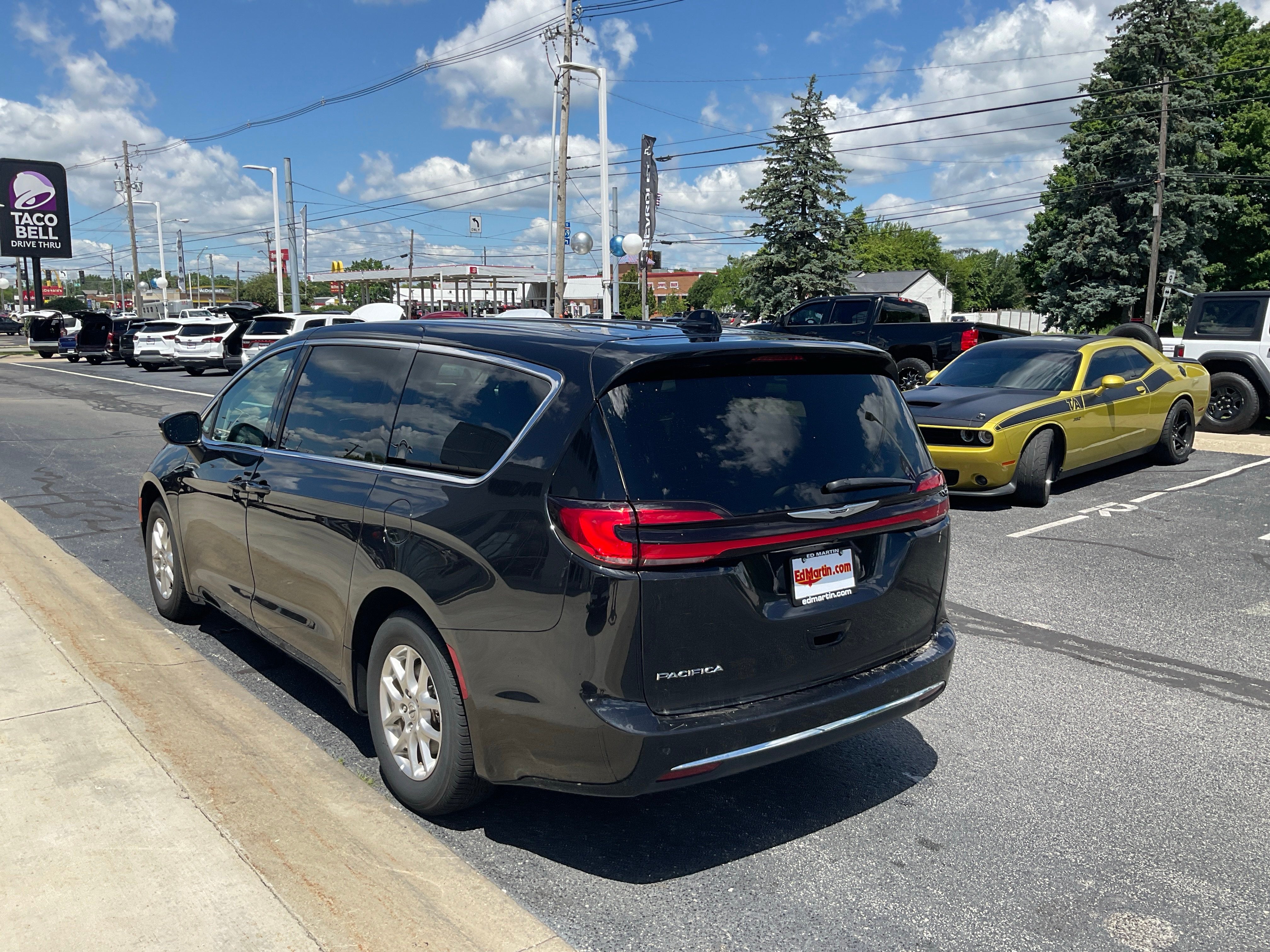 2023 Chrysler Pacifica Touring L