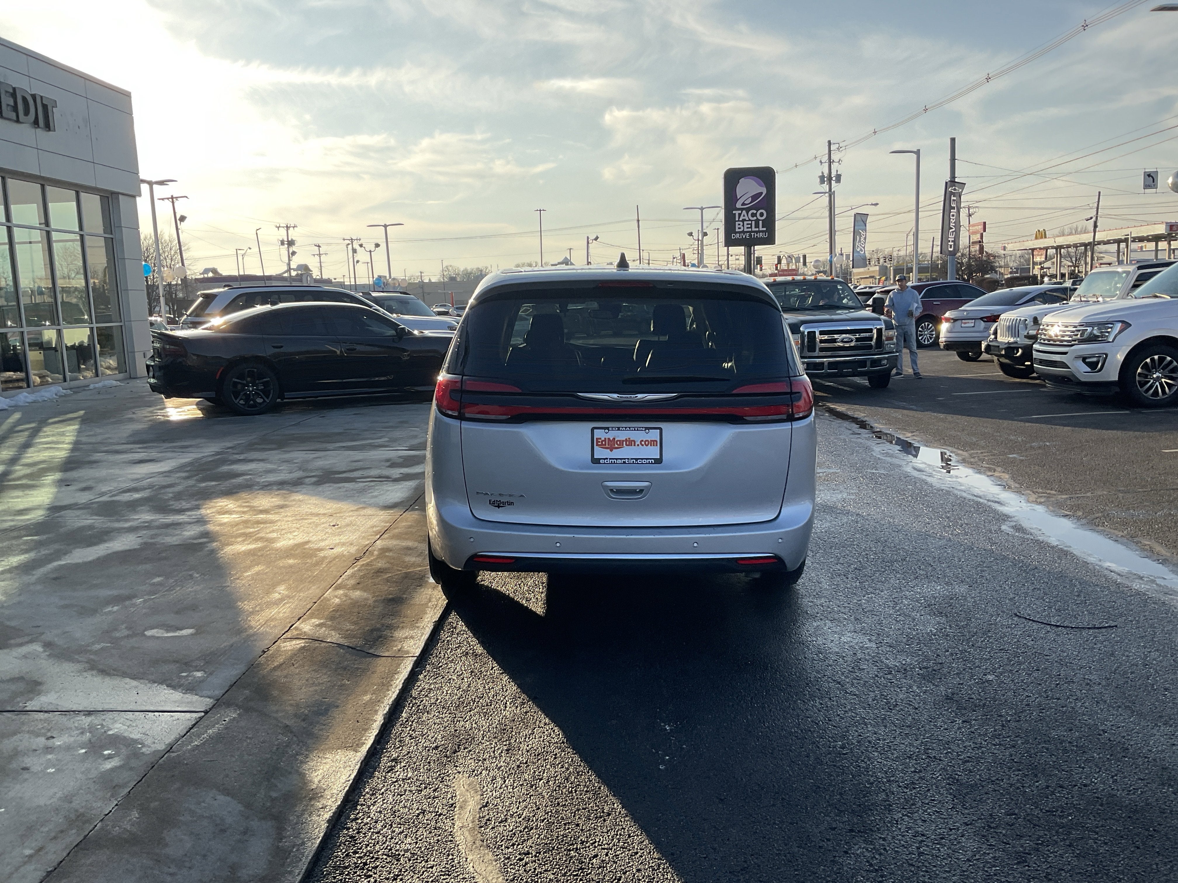 2024 Chrysler Pacifica Touring L