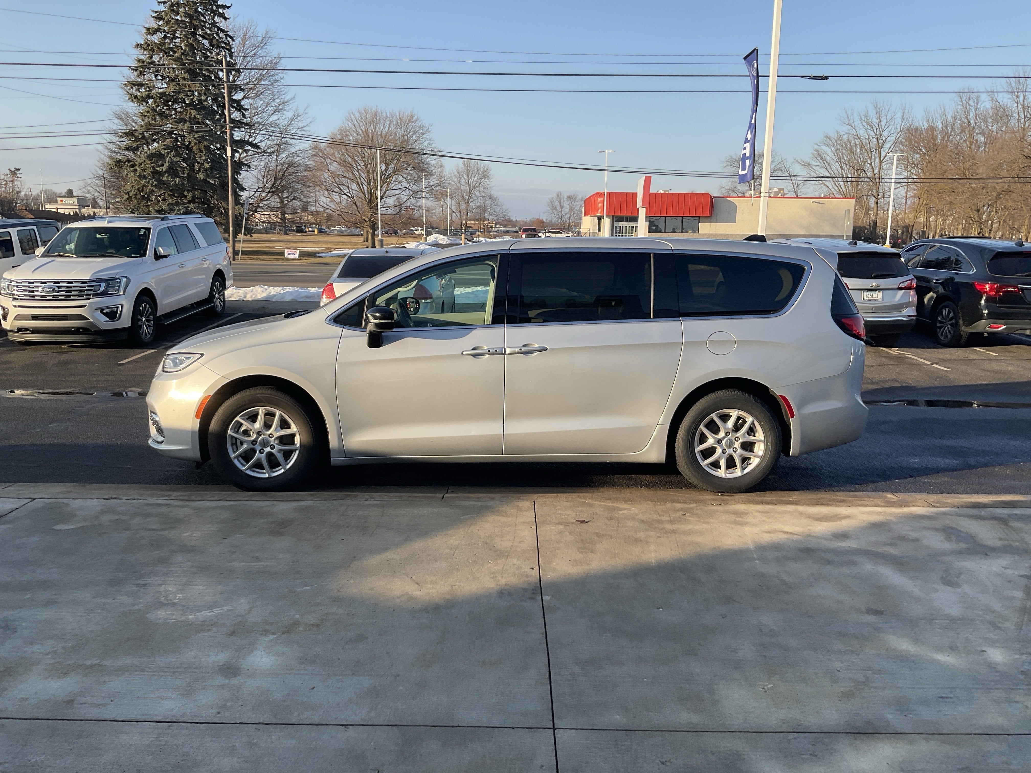 2024 Chrysler Pacifica Touring L