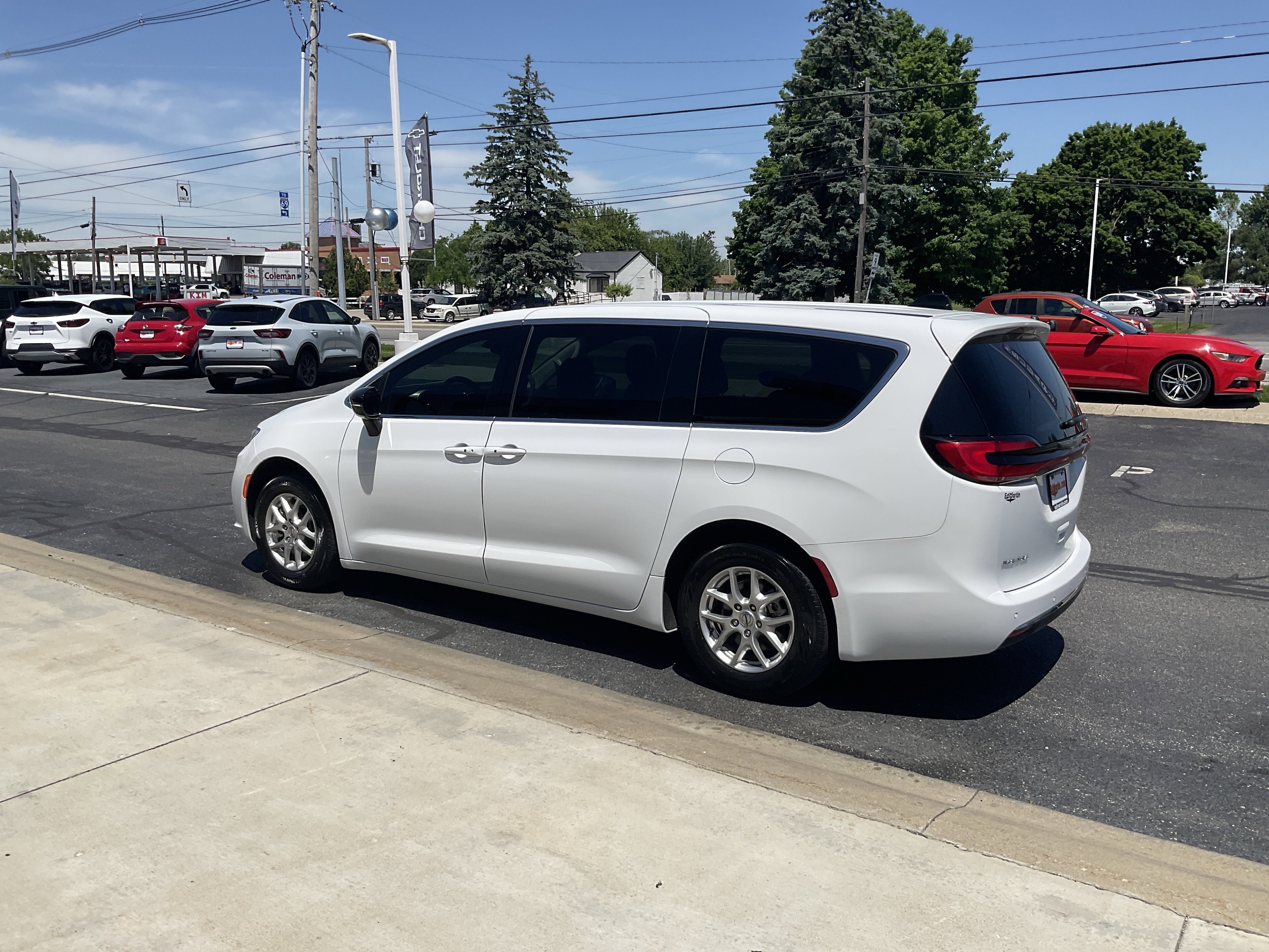 2024 Chrysler Pacifica Touring L