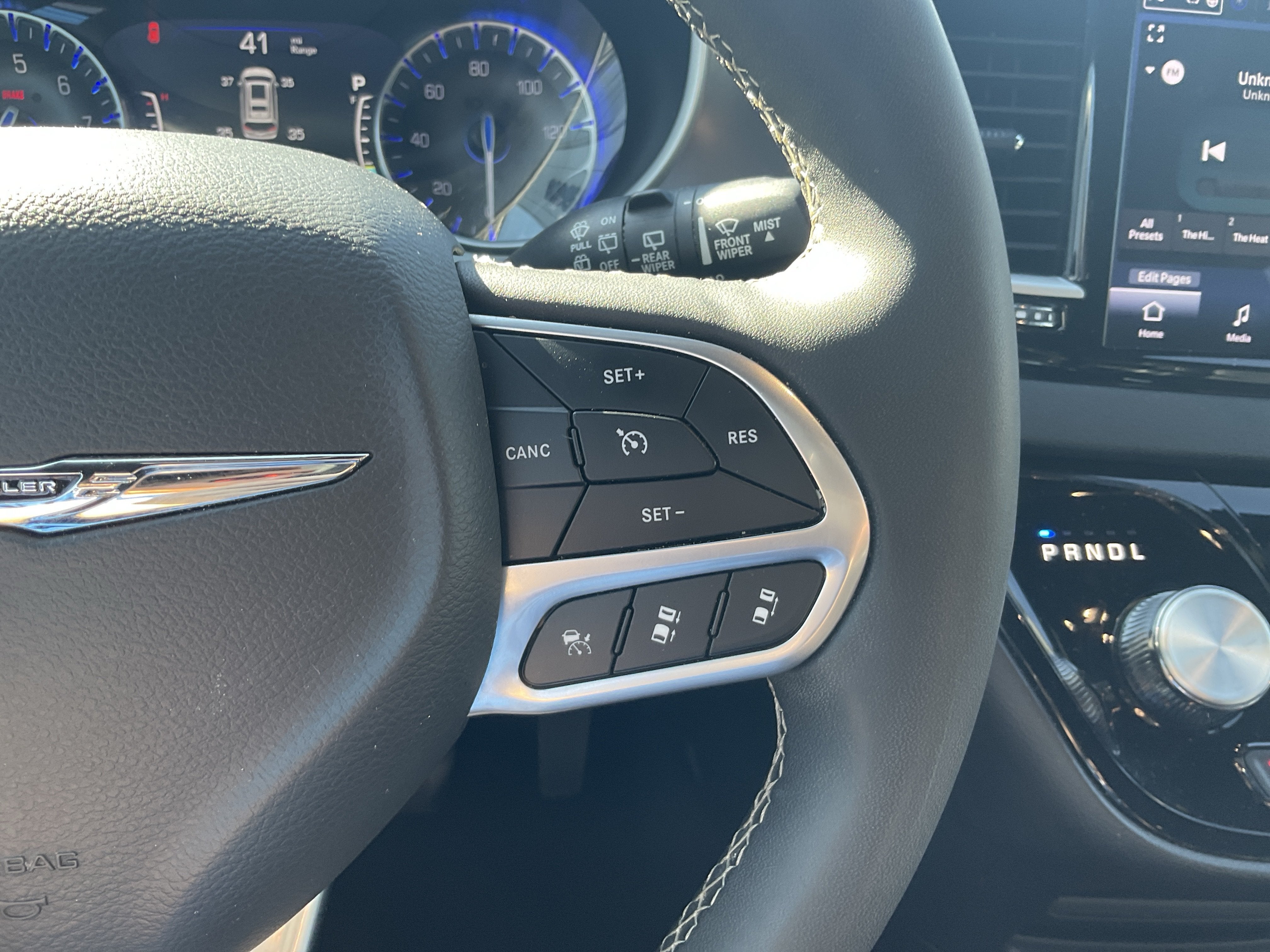 2025 Chrysler Pacifica Select