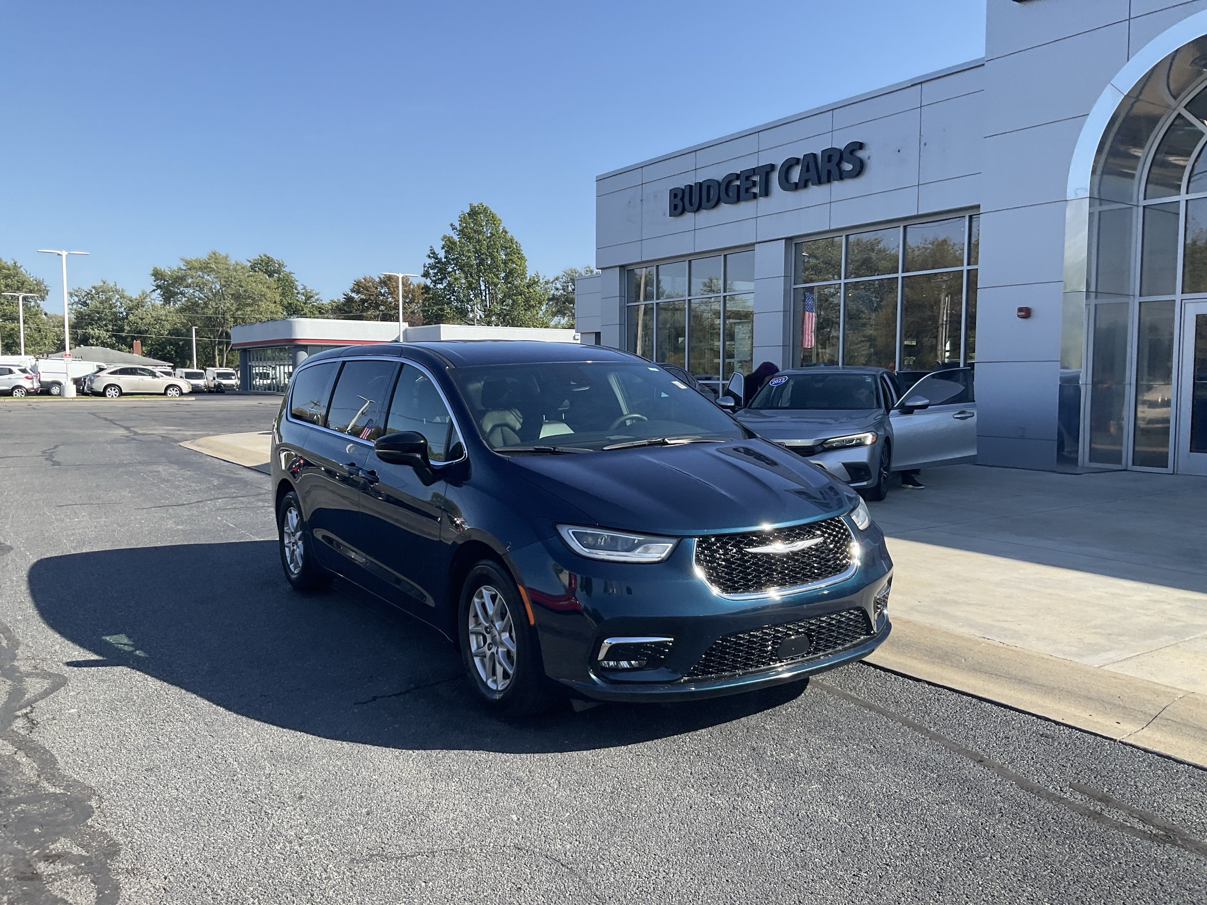 2025 Chrysler Pacifica Select