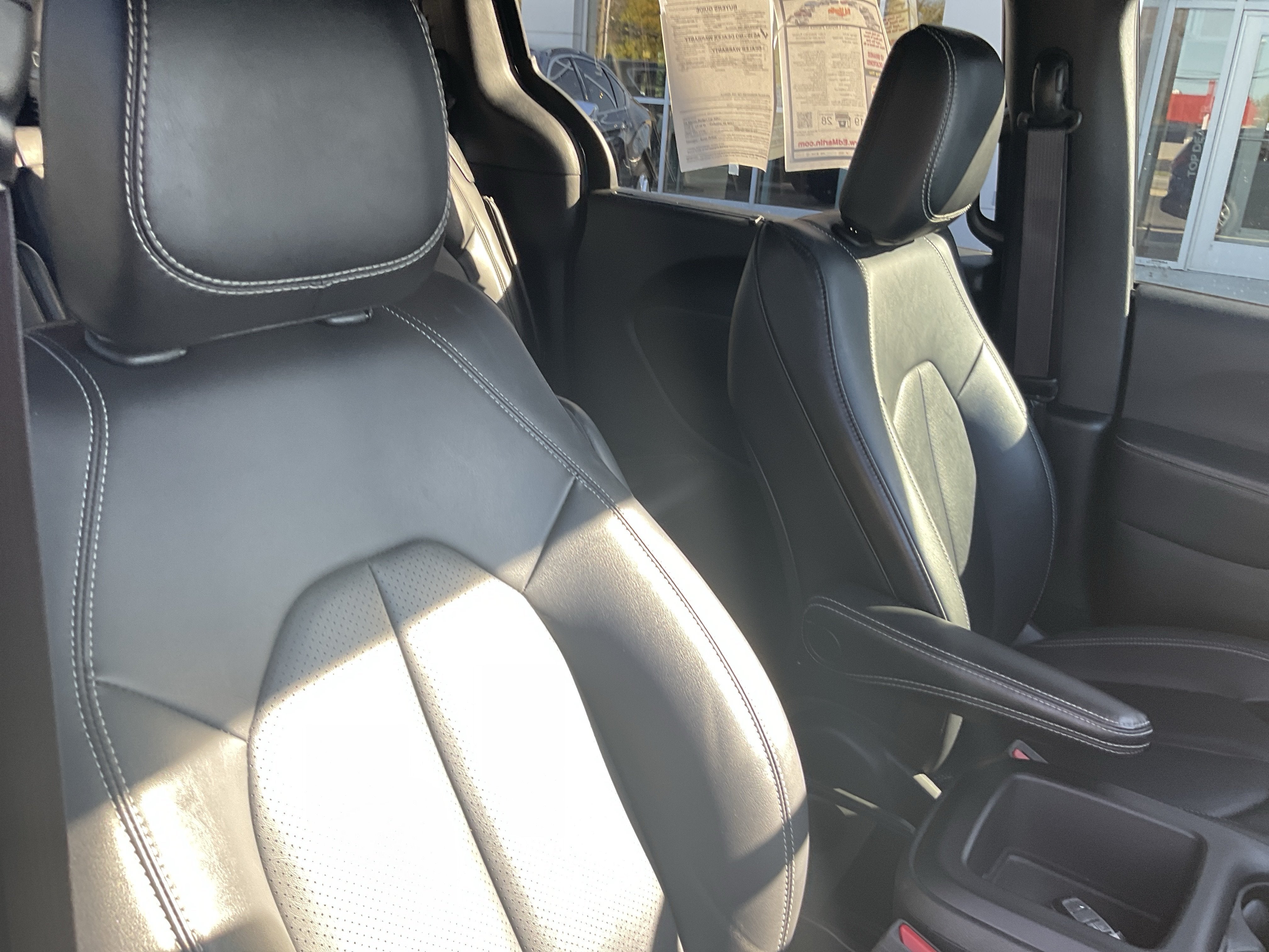 2025 Chrysler Pacifica Select