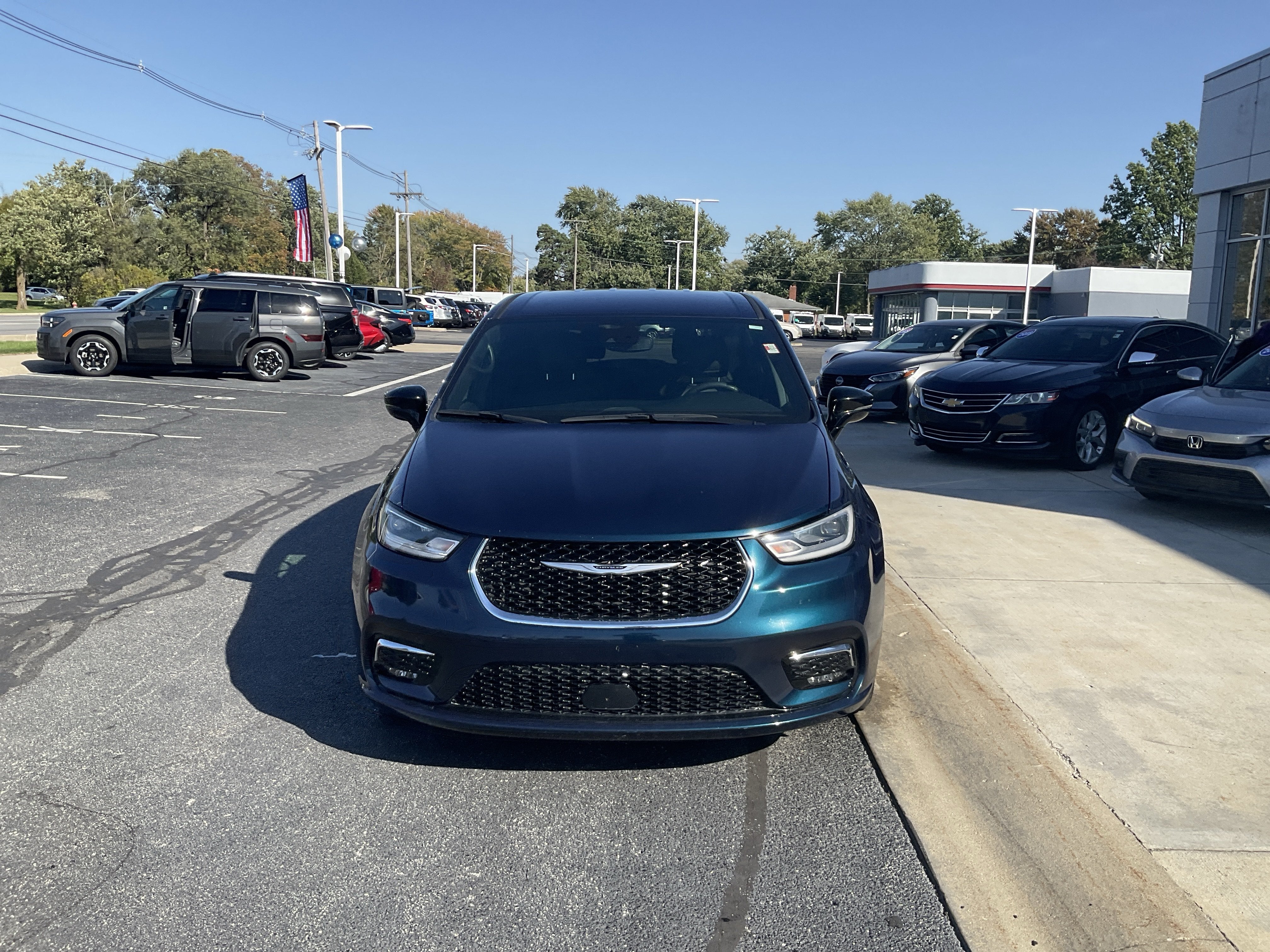2025 Chrysler Pacifica Select