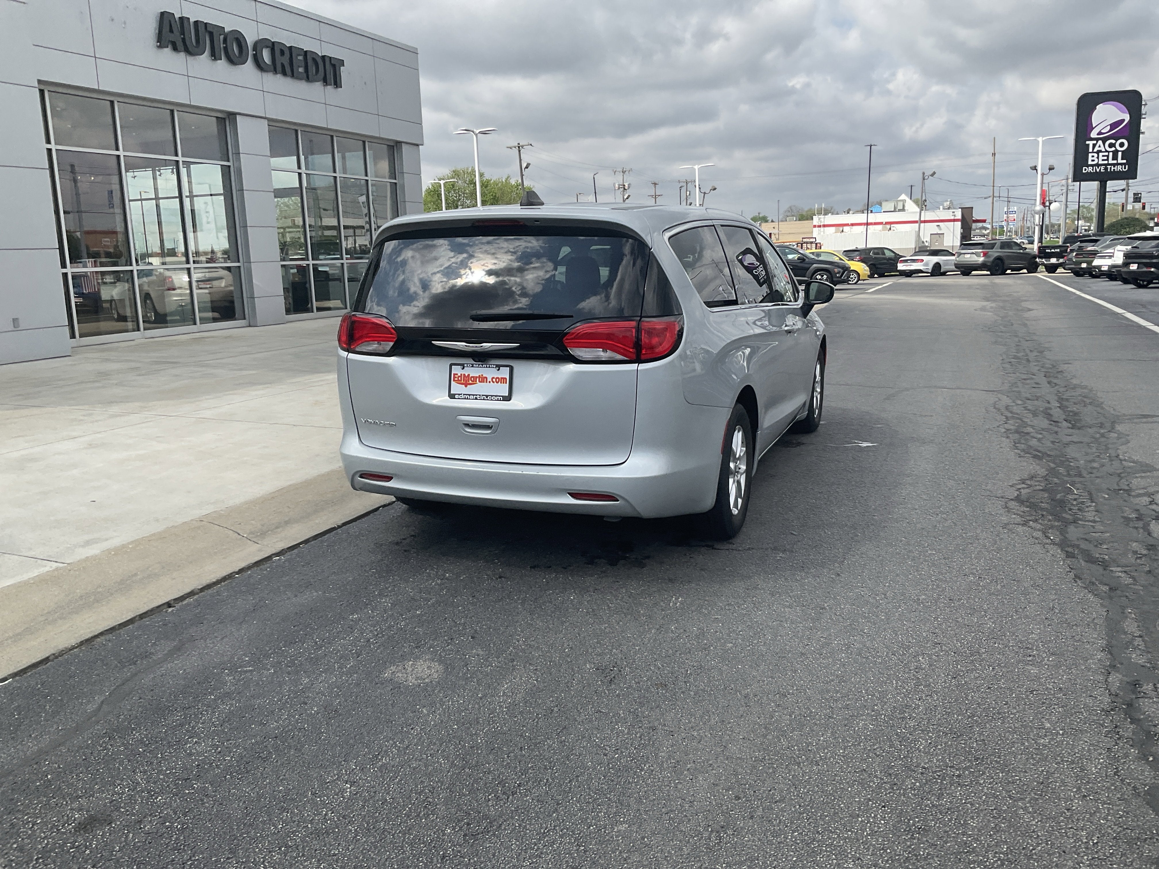 2023 Chrysler Voyager LX