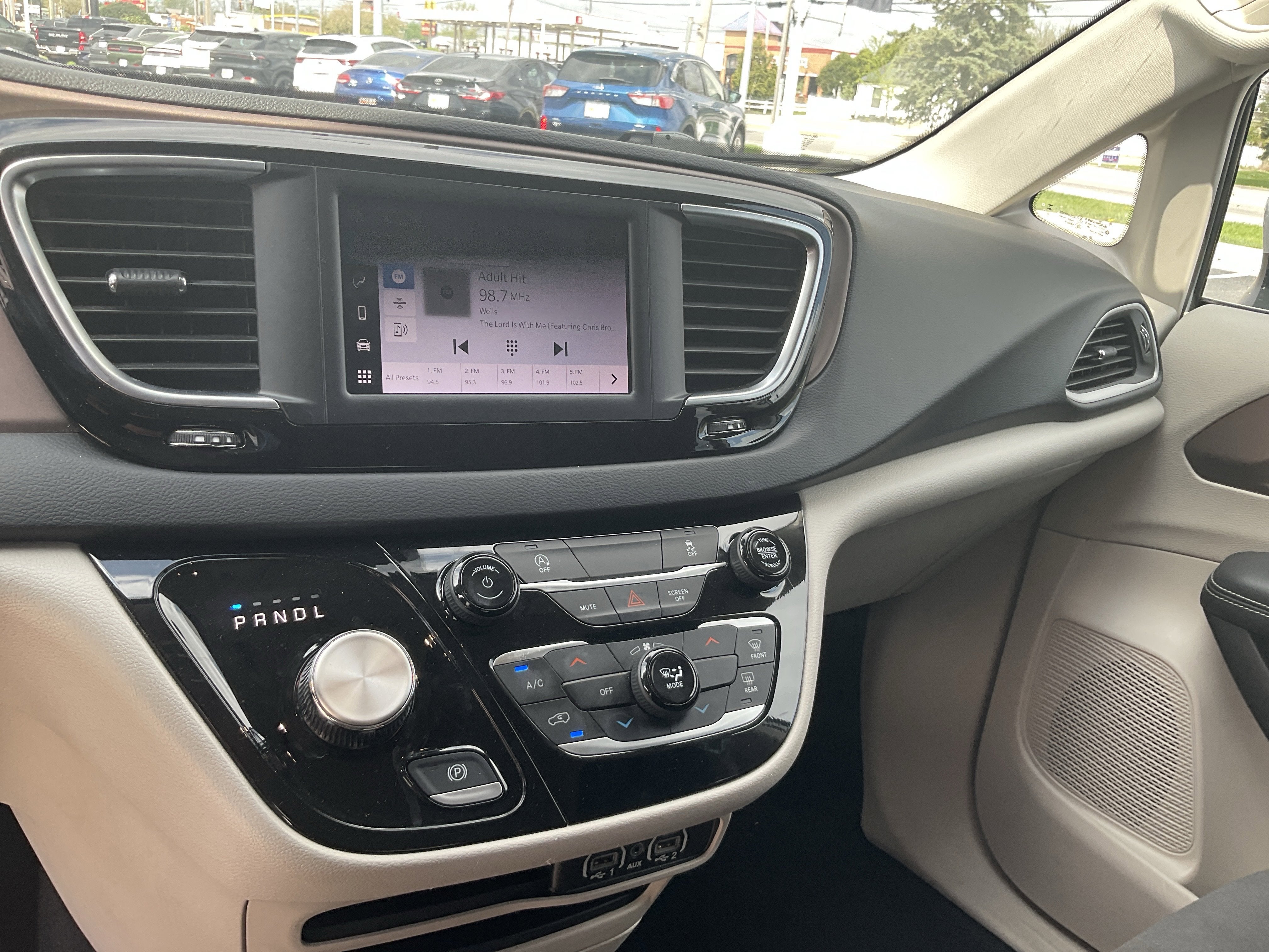 2023 Chrysler Voyager LX