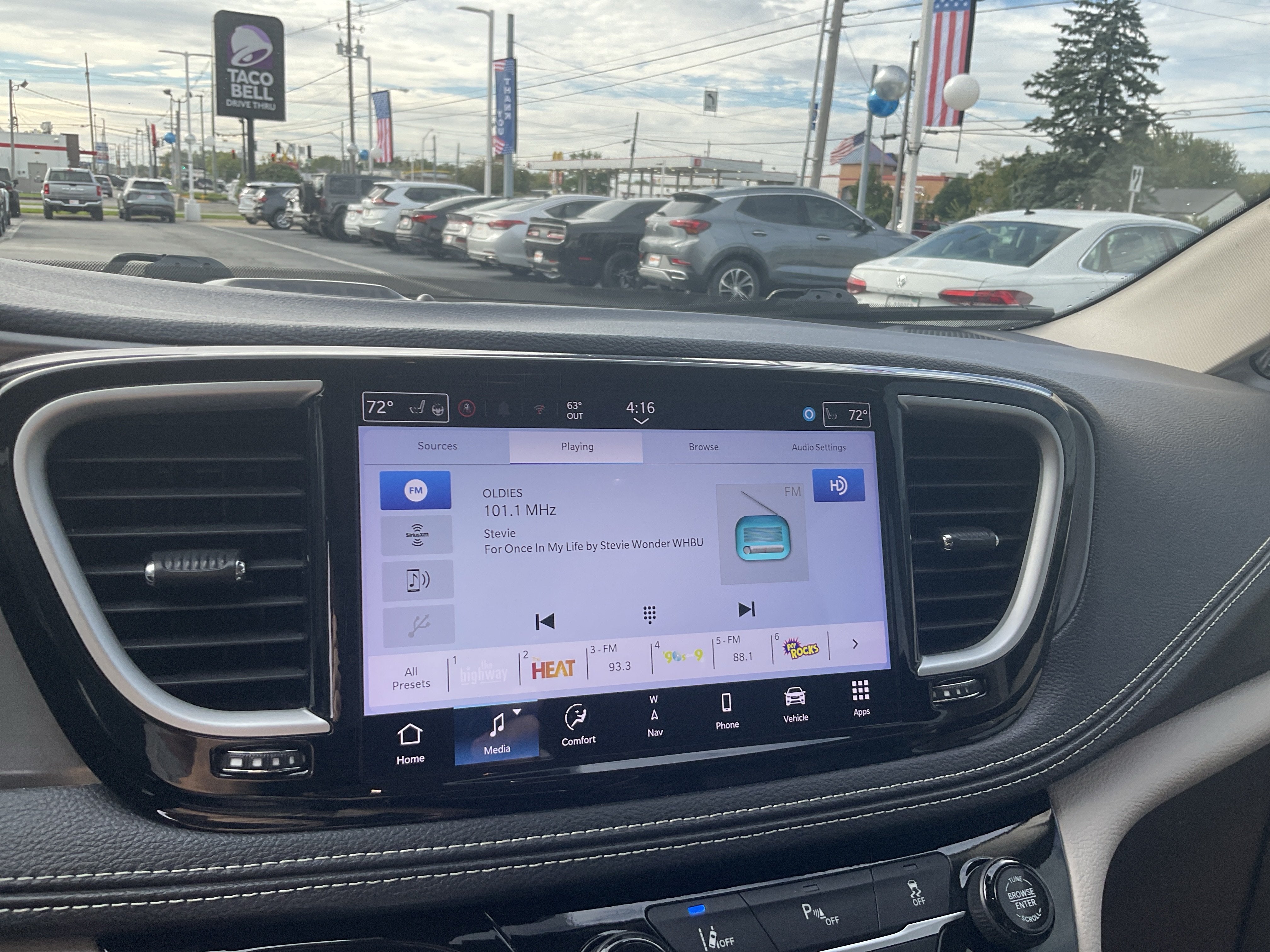 2024 Chrysler Pacifica Hybrid Select