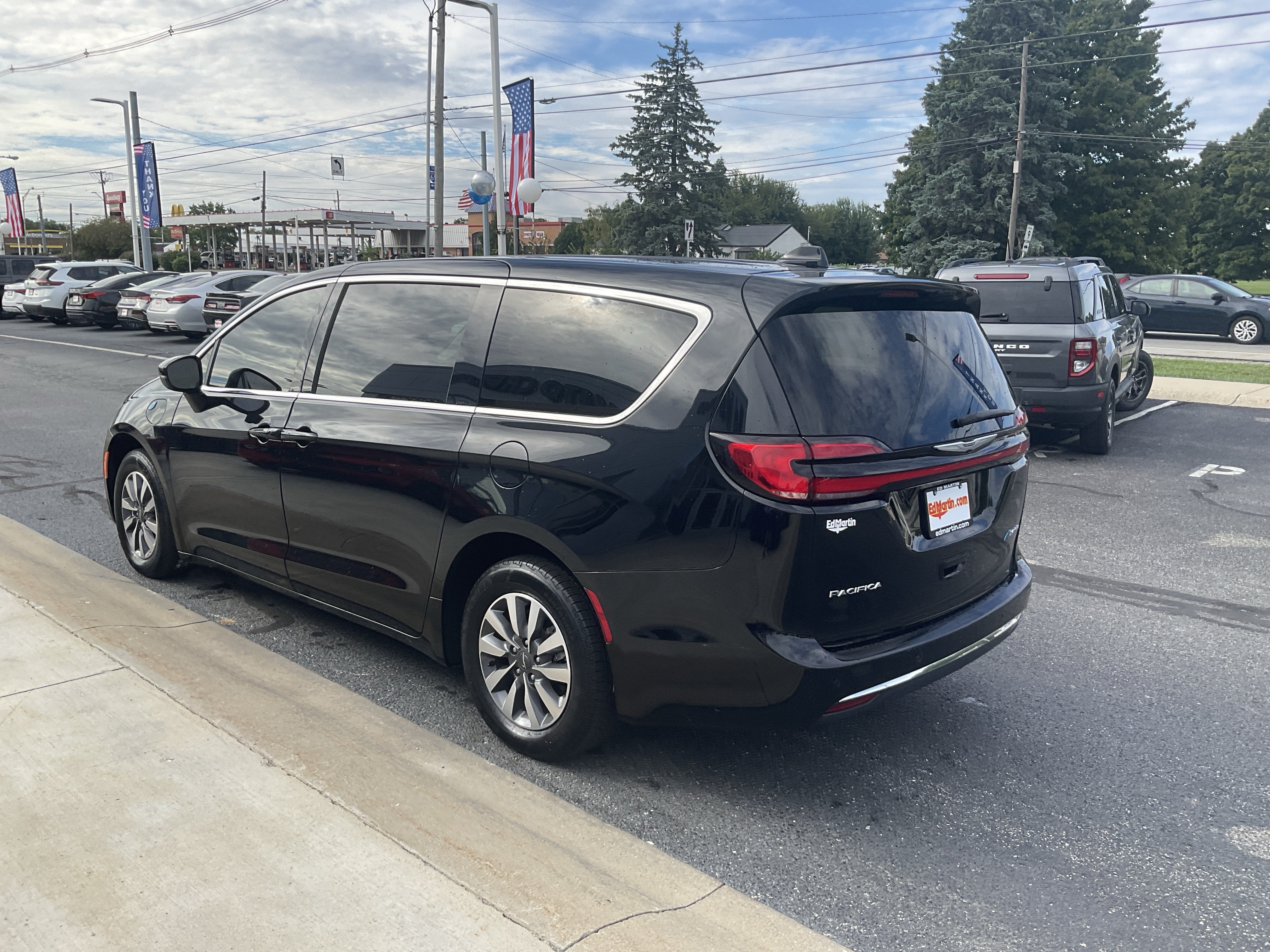 2024 Chrysler Pacifica Hybrid Select