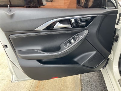 2018 INFINITI QX30 Sport