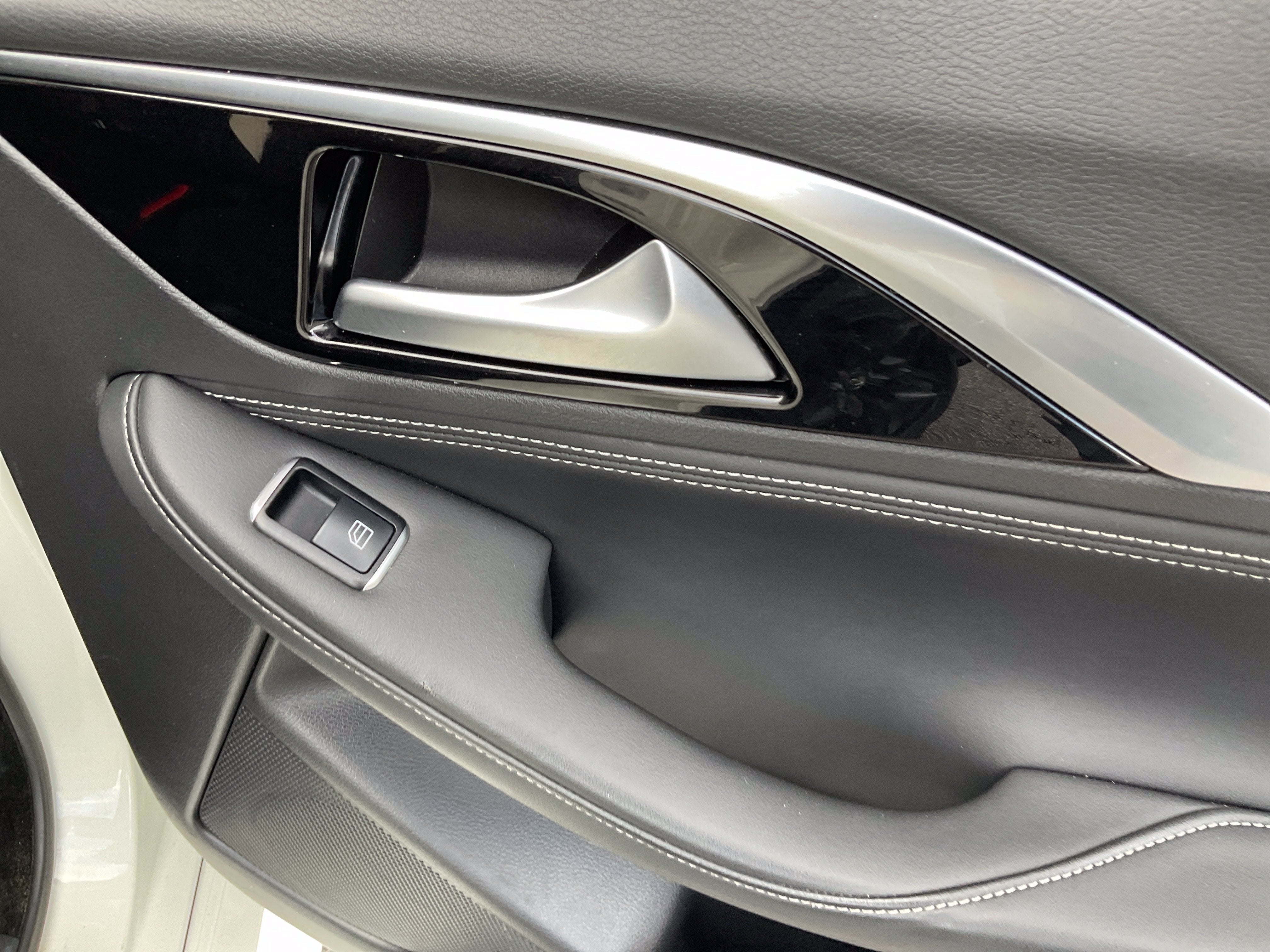 2018 INFINITI QX30 Sport