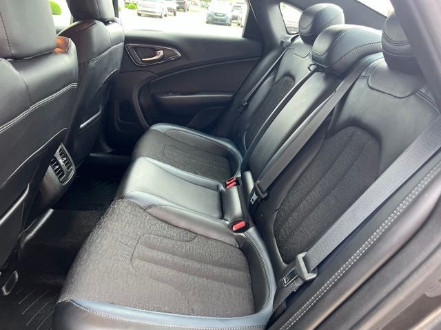 2015 Chrysler 200 S