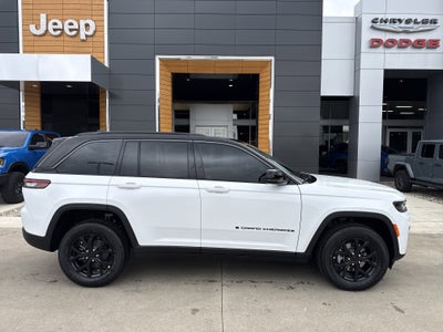 2026 Jeep Grand Cherokee Laredo Altitude 4x4