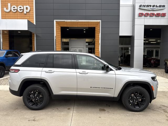 2026 Jeep Grand Cherokee Laredo