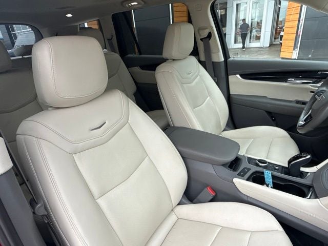 2025 Cadillac XT6 Premium Luxury