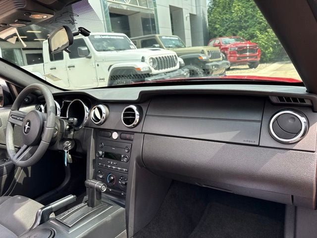 2007 Ford Mustang V6 Deluxe