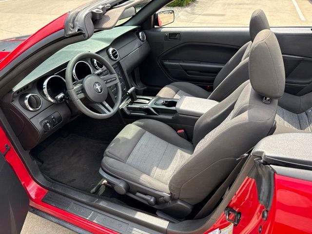 2007 Ford Mustang V6 Deluxe