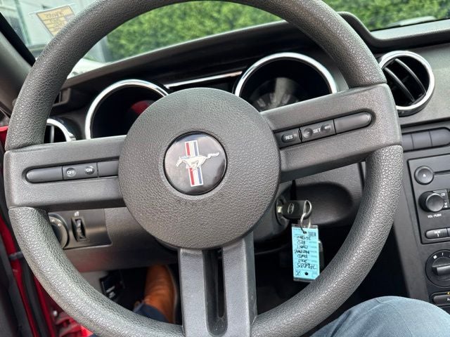 2007 Ford Mustang V6 Deluxe