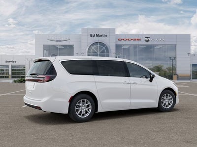 2027 Chrysler Pacifica Select