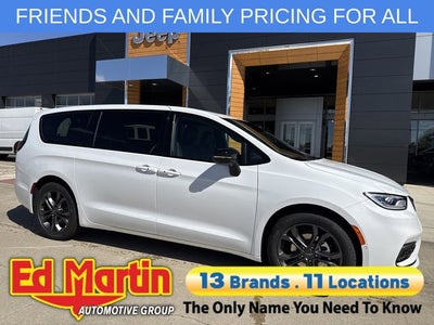 2026 Chrysler Pacifica Select