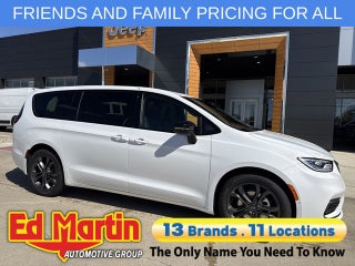 2026 Chrysler Pacifica Select