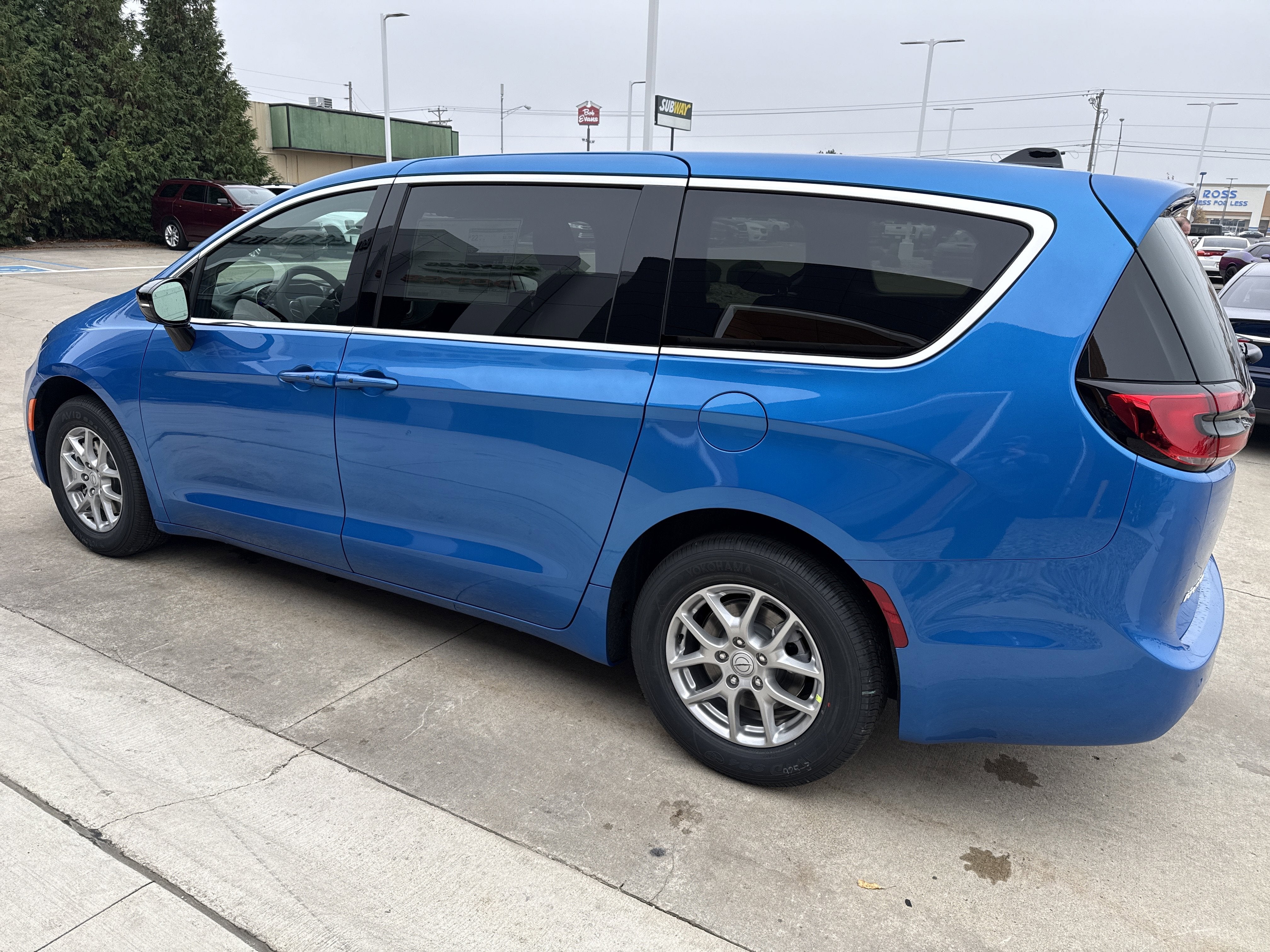 2026 Chrysler Pacifica Select