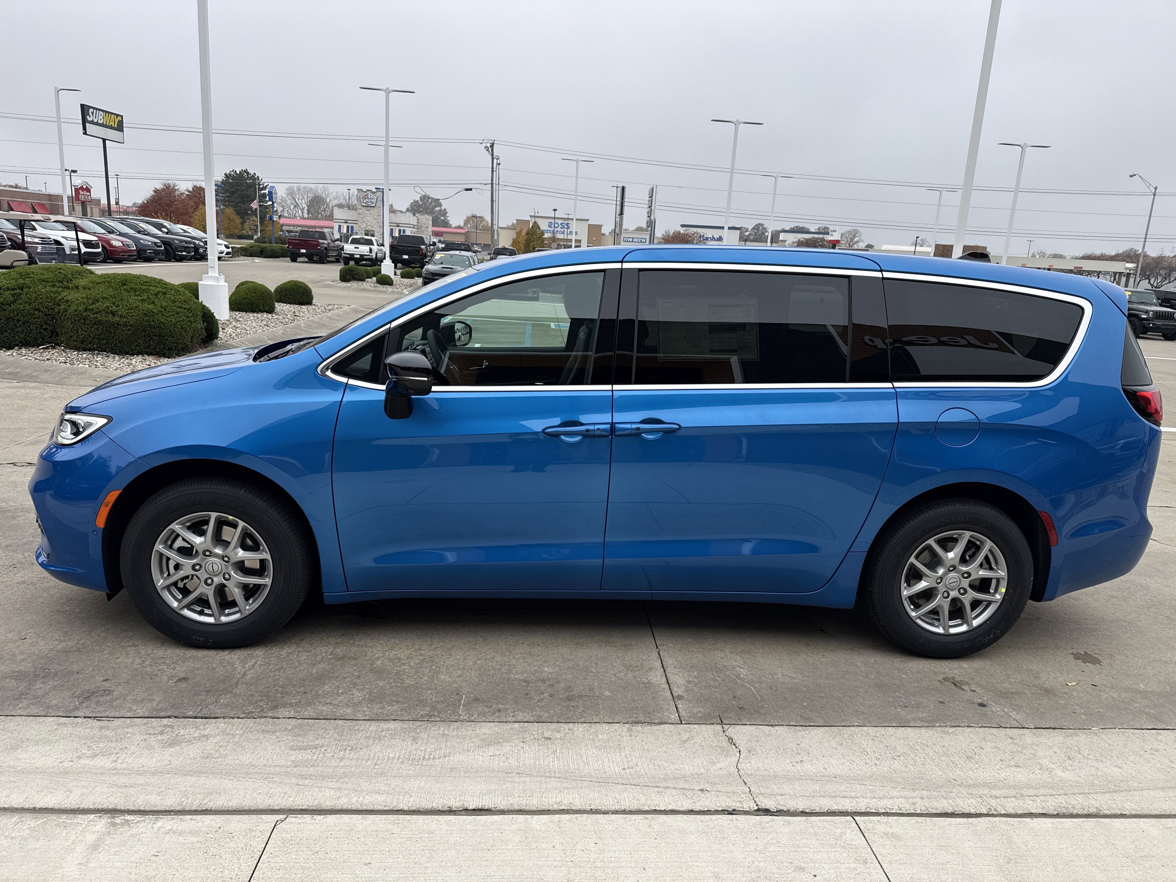 2026 Chrysler Pacifica Select