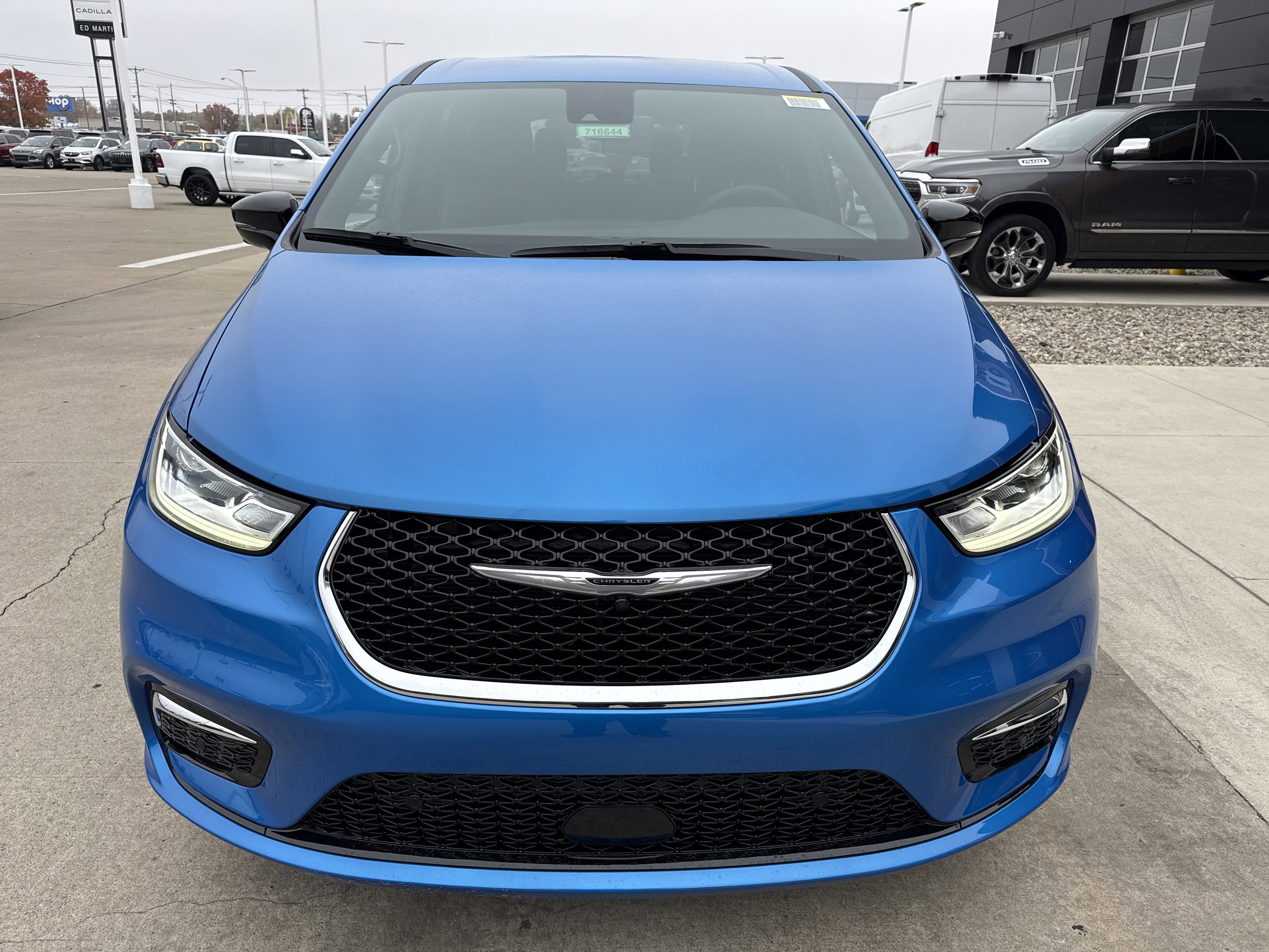 2026 Chrysler Pacifica Select