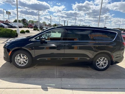 2027 Chrysler Pacifica Select