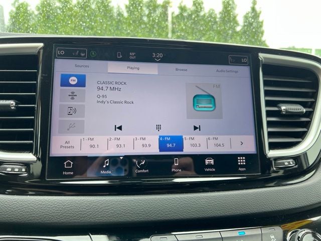 2023 Chrysler Pacifica Touring L
