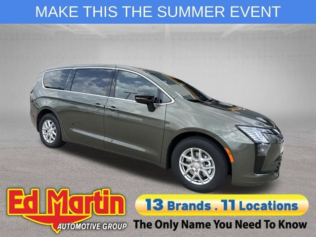 2027 Chrysler Pacifica Select
