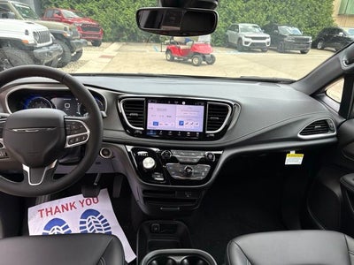 2027 Chrysler Pacifica Select