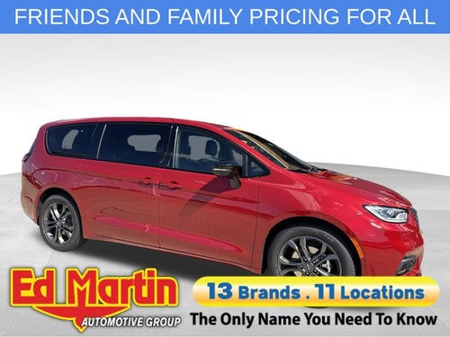 2026 Chrysler Pacifica Select