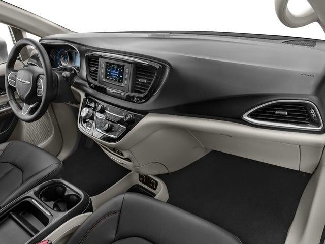2017 Chrysler Pacifica Touring L Plus