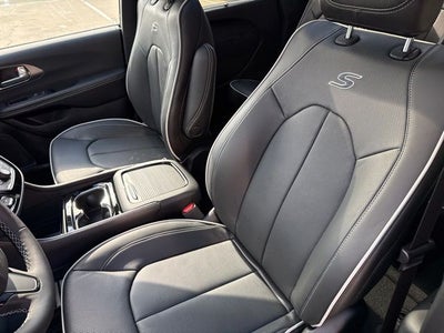 2027 Chrysler Pacifica Limited